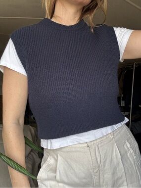 100% Wool Cropped Navy Knit Sweater Vest